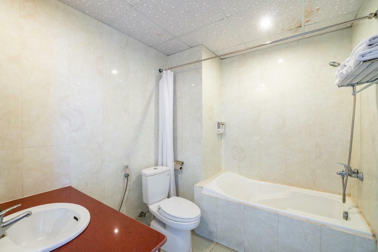 Oyo 375 Hoa Binh Hotel Da Nang Luaran gambar